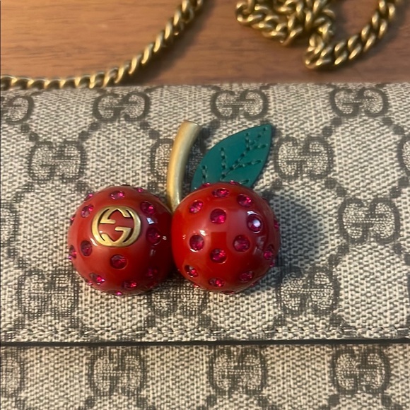 Gucci Cherries Mini Wallet on Chain - Picture 2 of 9